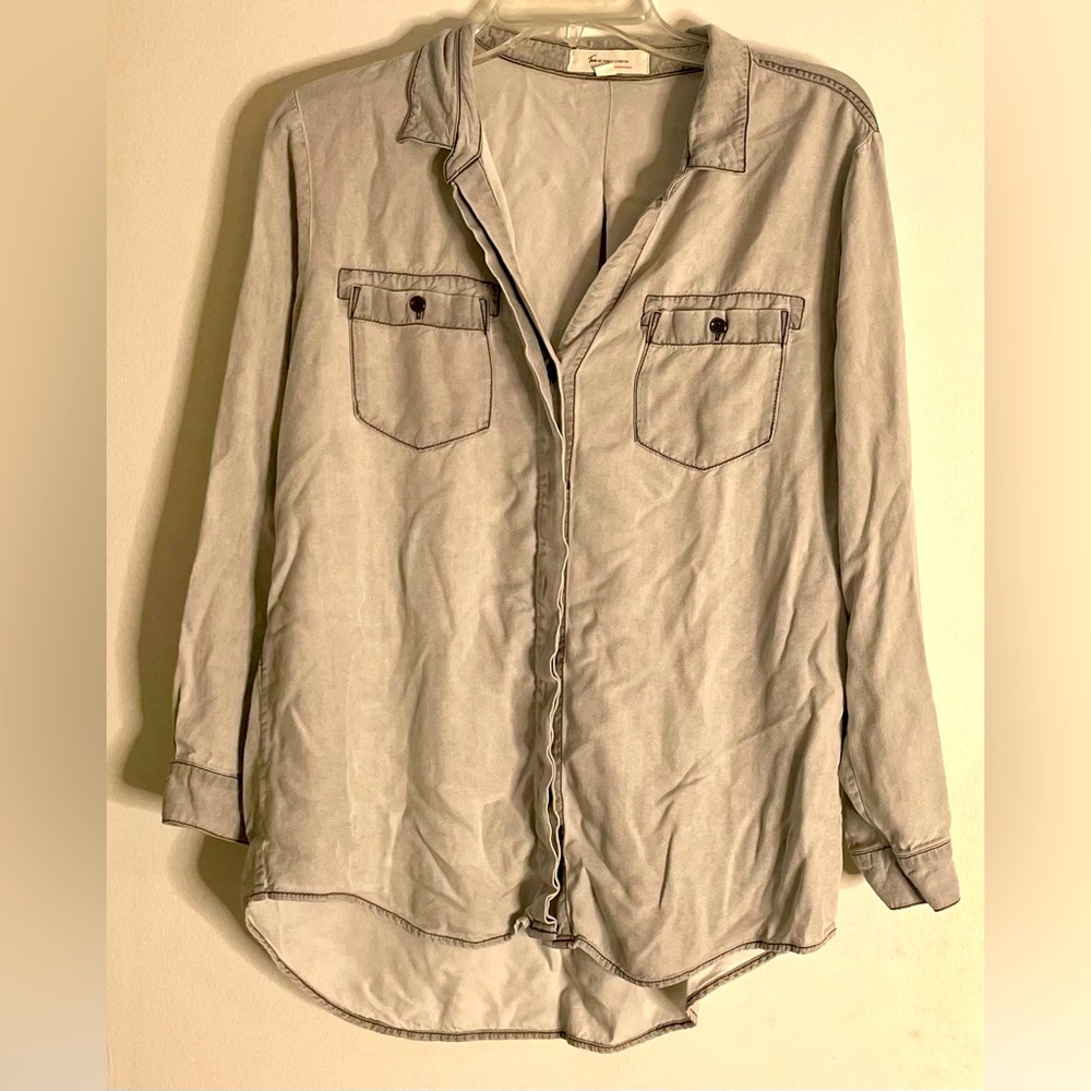 Two by Vince Camuto Ladies Medium Long Sleeve V-Neck Blouse grey-violet hi-lo